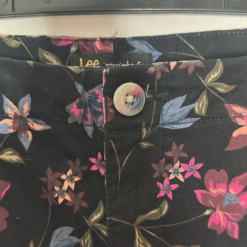 Lee Black Floral Patterned Cotton Shorts - Picture 5 of 7